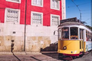On the road in Portogallo: tram 28