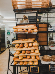 tipiche baguette francesi in una boulangerie, Corsica