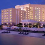 esterno con spiaggia in notturna Traders Hotel Abu Dhabi