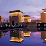 piscina Hotel di notte Abu Dhabi