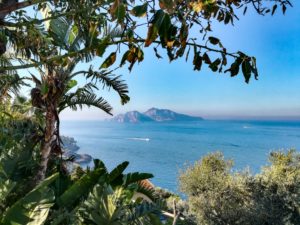 panorama su capri da punta campanella in Costiera Amalfitana