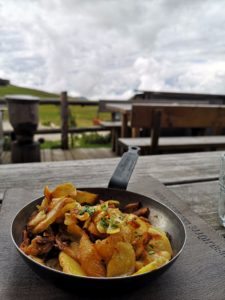 piatto di patate saltate di montagna rifugio Sasso Piatto