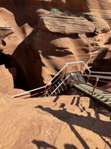 Entrata Lower Antelope Canyon scale