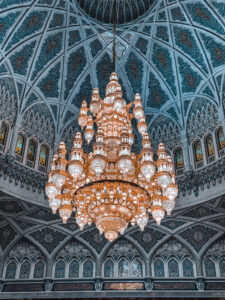 Cosa vedere a Muscat Moschea dal Sultano Qaboos lampadario