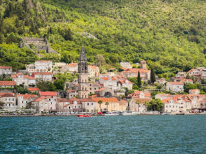 Gita di un giorno in Montenegro da Dubrovnik perast dall'acqua